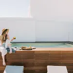 Square Luxury Vilă