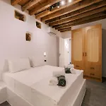 Square Luxury Vilă